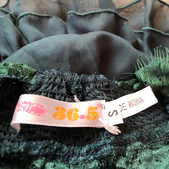 Never been worn lace & ruffle green Folwing shirt - Picture 5 of 6